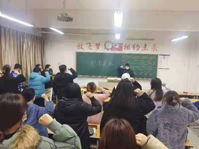 音乐学院开展《宪法晨读》主题团日活动