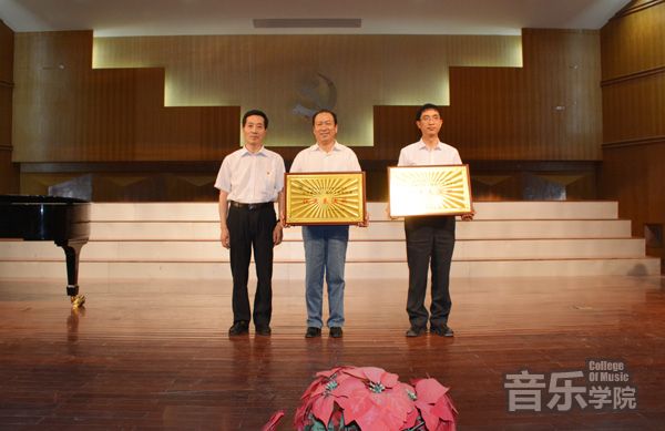 我院教职工合唱团参加兰州城市学院庆祝建党95周年“颂歌献给党”教职工歌咏比赛